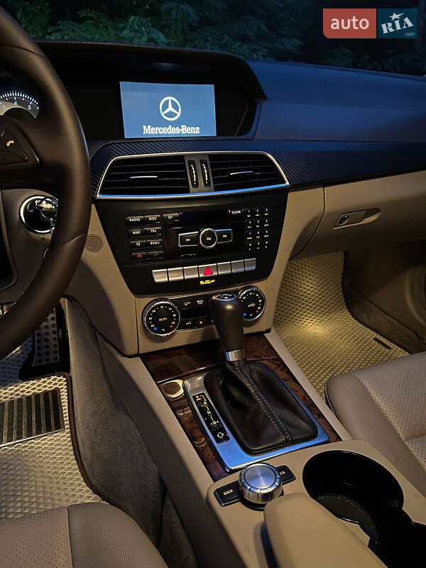 Седан Mercedes-Benz C-Class 2011 в Києві