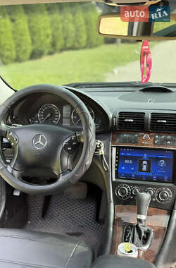 Седан Mercedes-Benz C-Class 2005 в 