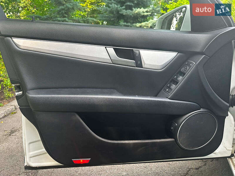 Седан Mercedes-Benz C-Class 2012 в Киеве