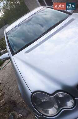 Седан Mercedes-Benz C-Class 2004 в 