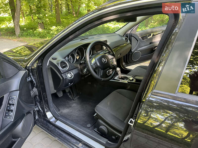 Универсал Mercedes-Benz C-Class 2013 в Жовкве