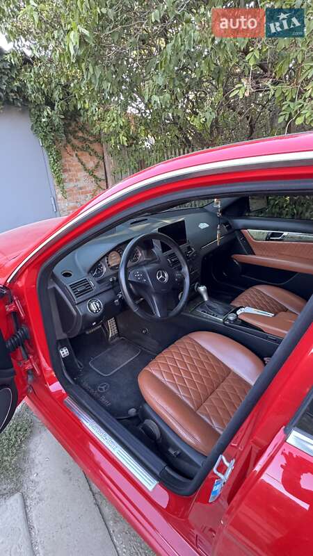 Седан Mercedes-Benz C-Class 2008 в Воловце