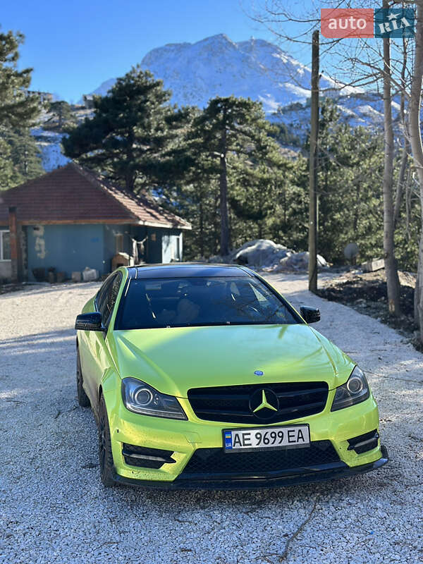 Седан Mercedes-Benz C-Class 2013 в Днепре