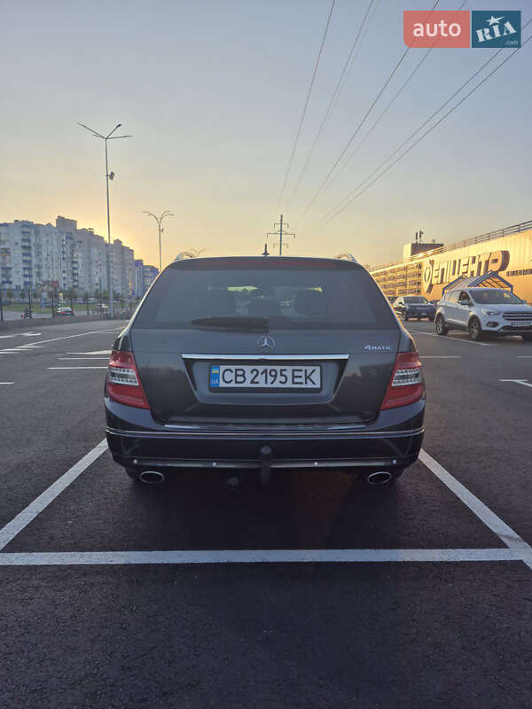 Універсал Mercedes-Benz C-Class 2009 в Чернігові