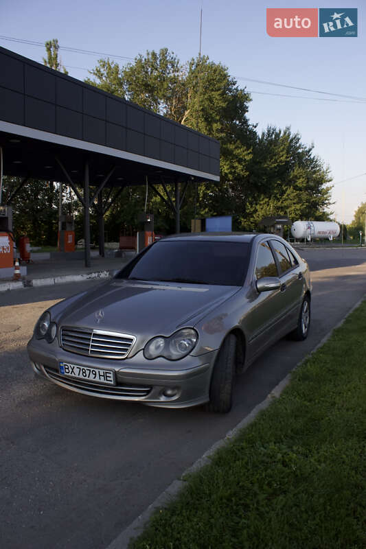 Mercedes-Benz C-Class 2005