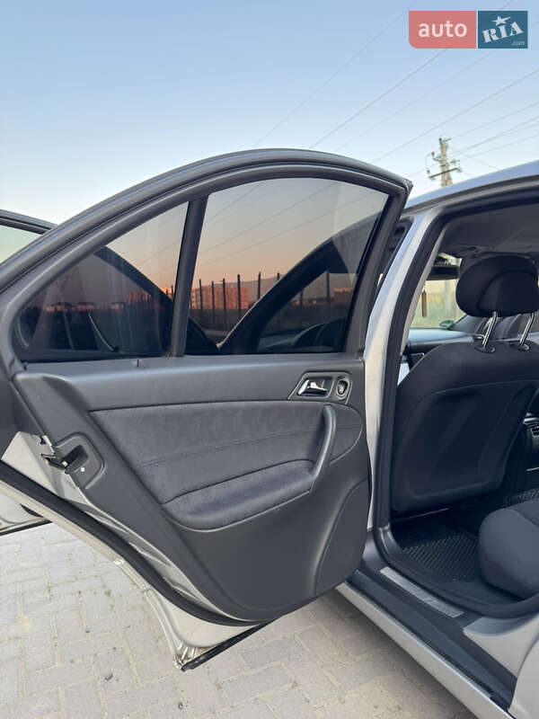 Седан Mercedes-Benz C-Class 2003 в Луцьку фото 31 Седан Mercedes-Benz C-Class 2003 в Луцьку