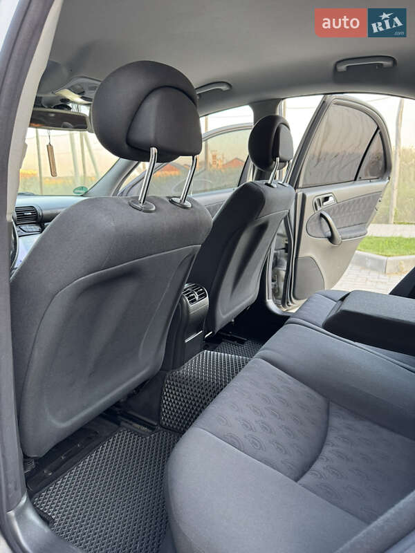 Седан Mercedes-Benz C-Class 2003 в Луцьку фото 35 Седан Mercedes-Benz C-Class 2003 в Луцьку