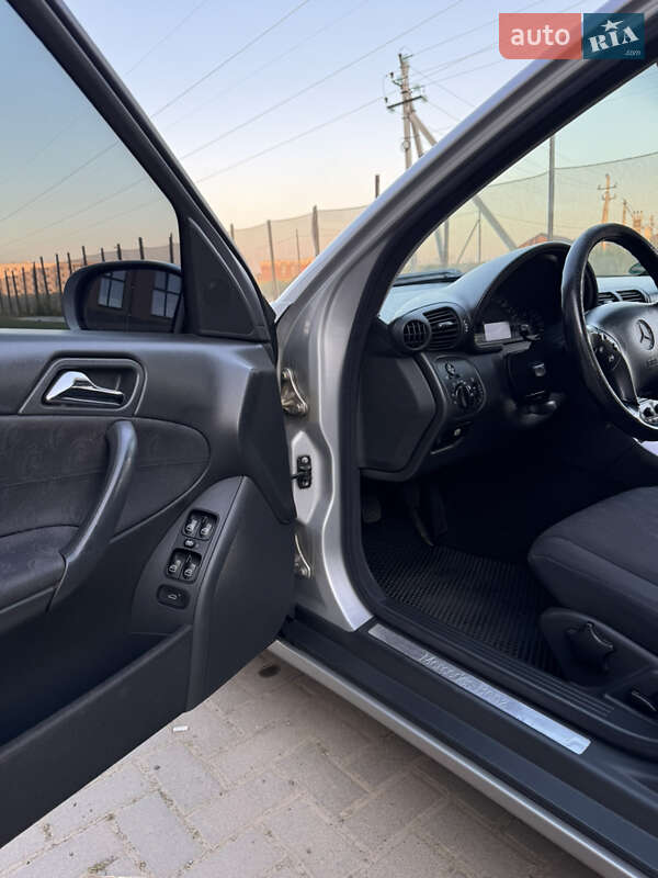 Седан Mercedes-Benz C-Class 2003 в Луцьку фото 40 Седан Mercedes-Benz C-Class 2003 в Луцьку