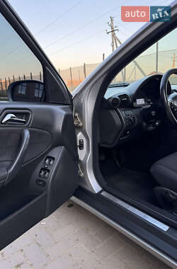 Седан Mercedes-Benz C-Class 2003 в 