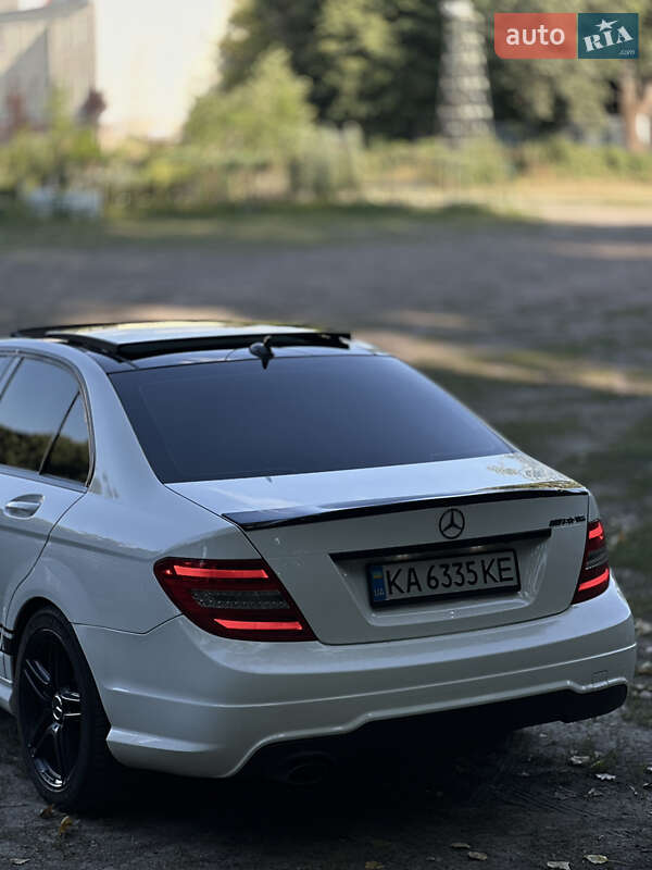 Седан Mercedes-Benz C-Class 2013 в Чернигове