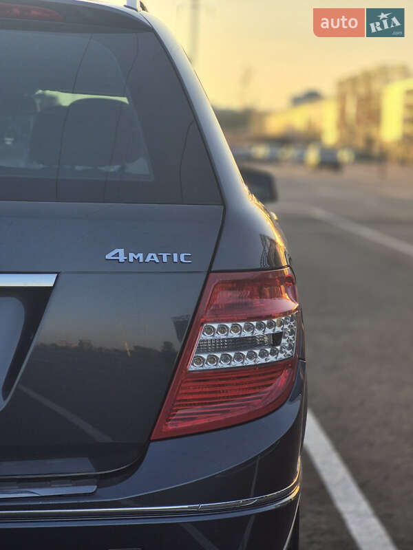 Універсал Mercedes-Benz C-Class 2009 в Чернігові