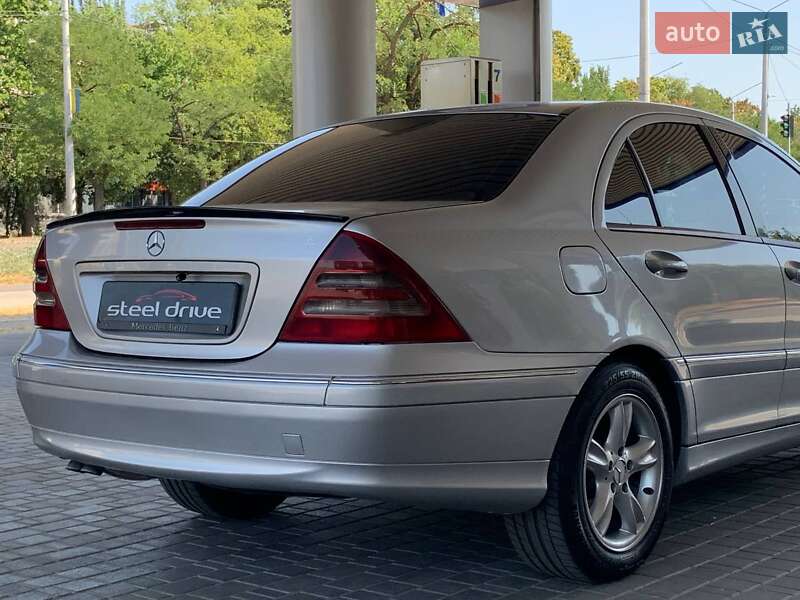 Седан Mercedes-Benz C-Class 2003 в Николаеве