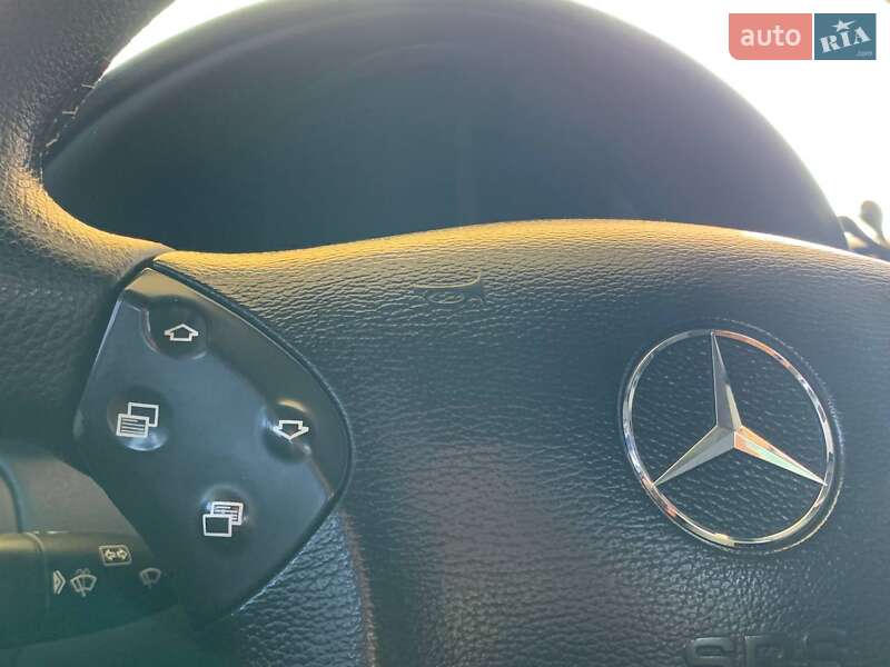 Седан Mercedes-Benz C-Class 2003 в Николаеве