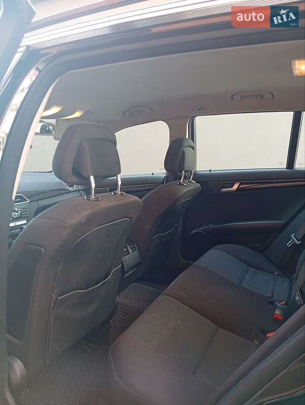 Універсал Mercedes-Benz C-Class 2011 в Львові