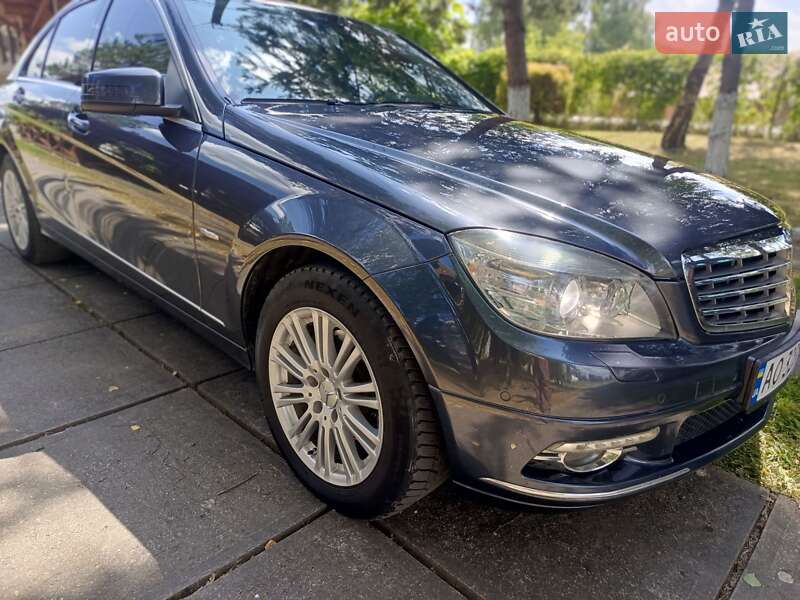 Седан Mercedes-Benz C-Class 2009 в Сокирнице