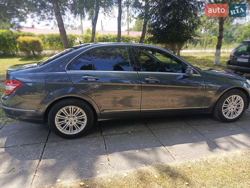 Седан Mercedes-Benz C-Class 2009 в Сокирнице