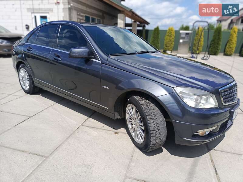 Седан Mercedes-Benz C-Class 2009 в Сокирнице