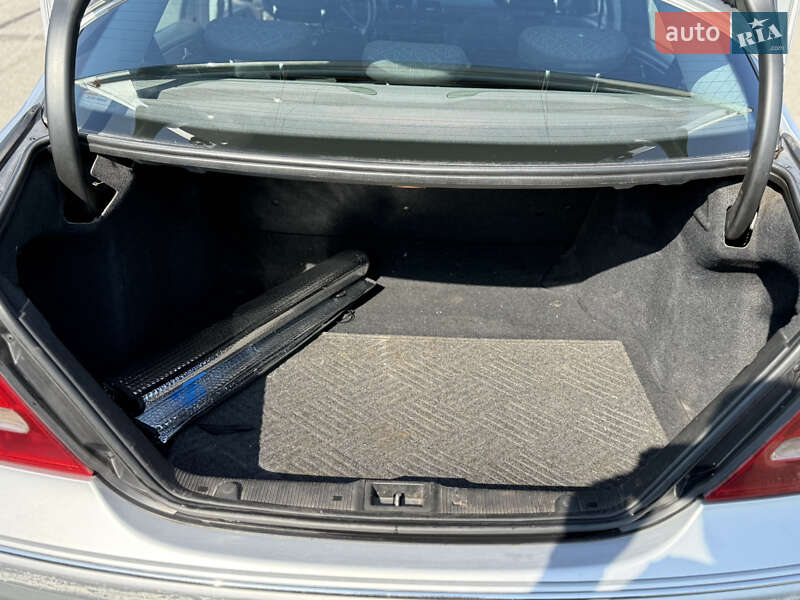 Седан Mercedes-Benz C-Class 2003 в Киеве фото 18 Седан Mercedes-Benz C-Class 2003 в Киеве