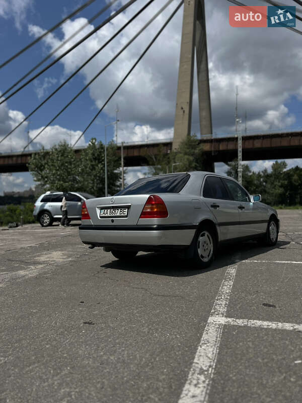 Седан Mercedes-Benz C-Class 1995 в Киеве
