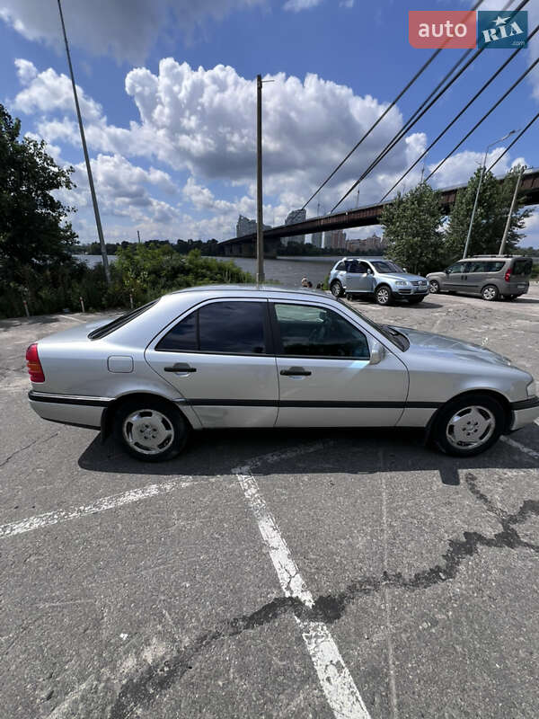 Седан Mercedes-Benz C-Class 1995 в Киеве