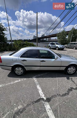 Седан Mercedes-Benz C-Class 1995 в 