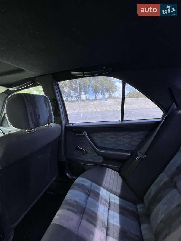 Седан Mercedes-Benz C-Class 1995 в Киеве