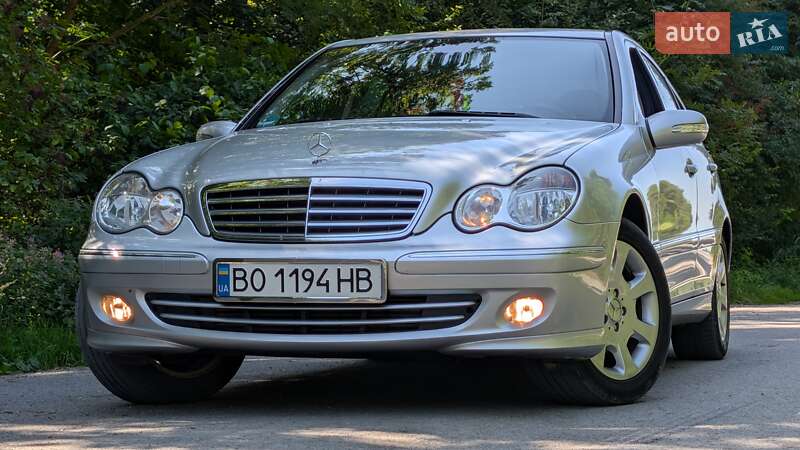Седан Mercedes-Benz C-Class 2004 в 