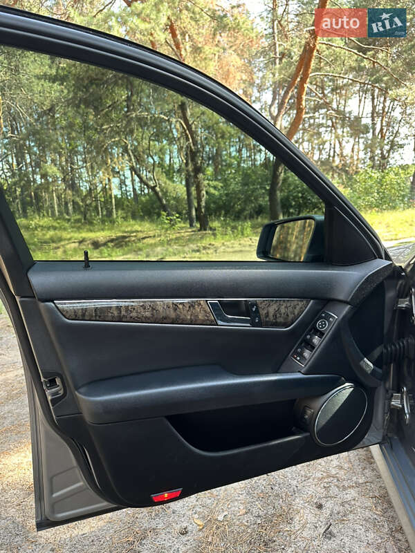 Седан Mercedes-Benz C-Class 2011 в Полтаве