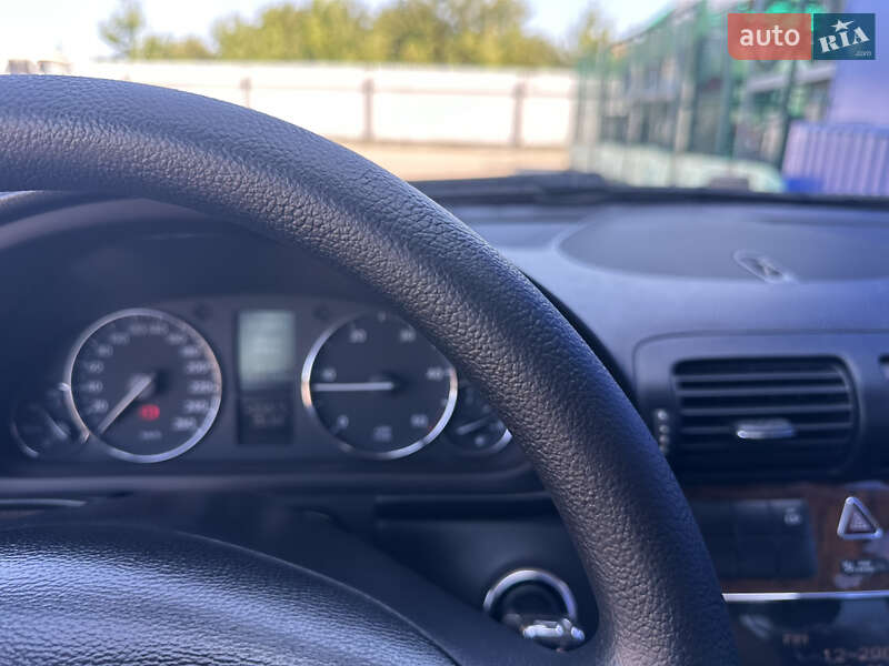 Седан Mercedes-Benz C-Class 2007 в Дубно