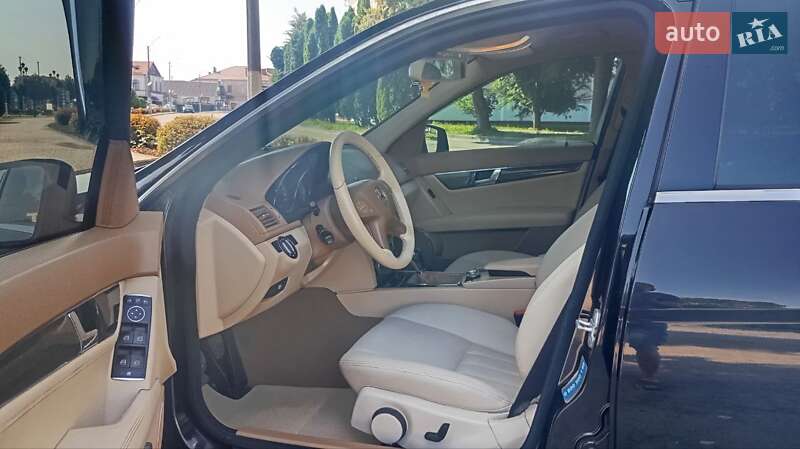 Седан Mercedes-Benz C-Class 2007 в Дубно