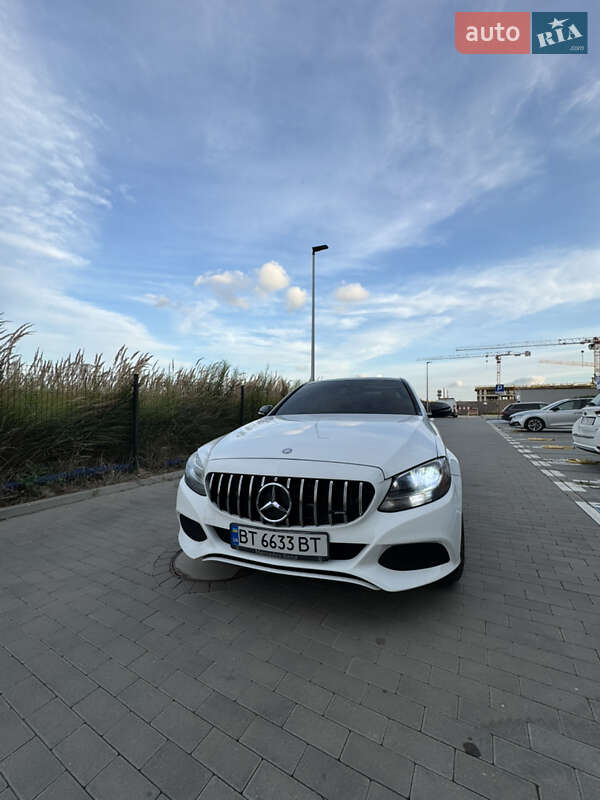 Седан Mercedes-Benz C-Class 2015 в Львове