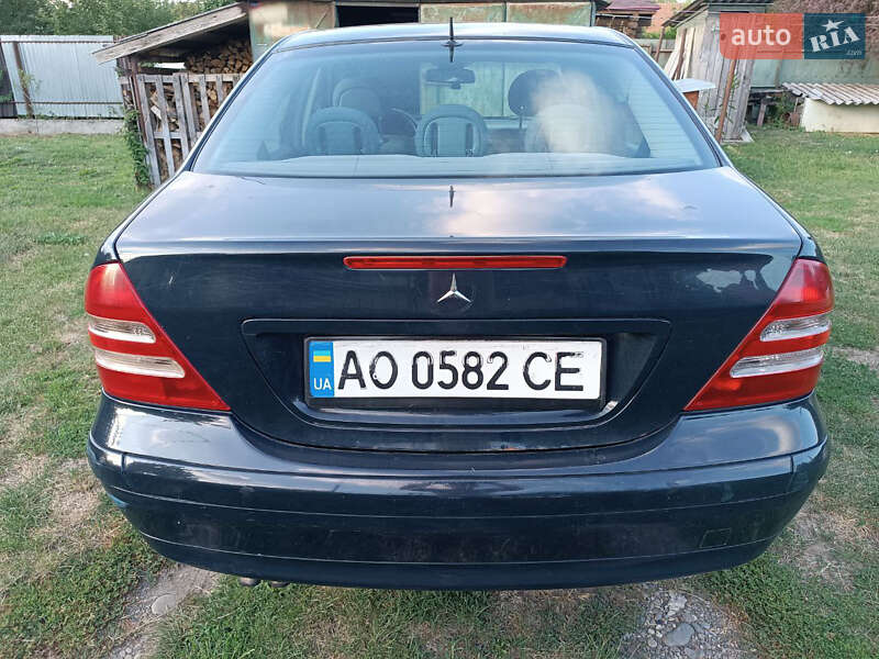 Седан Mercedes-Benz C-Class 2002 в Киеве