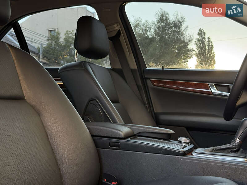 Седан Mercedes-Benz C-Class 2007 в Миколаєві