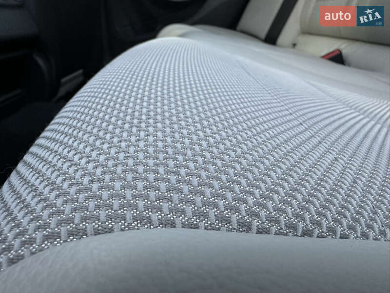 Седан Mercedes-Benz C-Class 2018 в Киеве фото 44 Седан Mercedes-Benz C-Class 2018 в Киеве