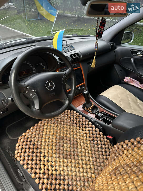 Седан Mercedes-Benz C-Class 2001 в Киеве