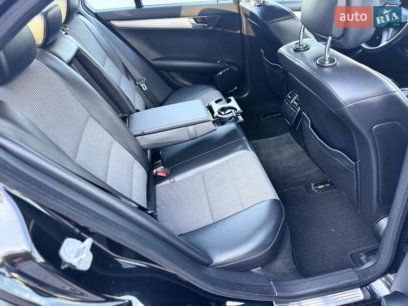Седан Mercedes-Benz C-Class 2010 в Виннице