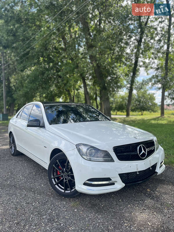 Mercedes-Benz C-Class 2011