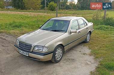 Седан Mercedes-Benz C-Class 1994 в Корце