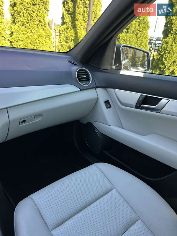 Седан Mercedes-Benz C-Class 2013 в Львове фото 27 Седан Mercedes-Benz C-Class 2013 в Львове