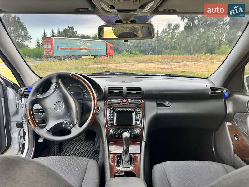 Седан Mercedes-Benz C-Class 2002 в Яворове фото 31 Седан Mercedes-Benz C-Class 2002 в Яворове