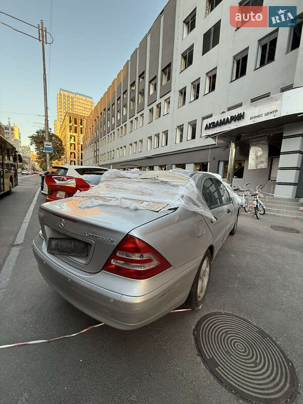 Седан Mercedes-Benz C-Class 2003 в Киеве фото 8 Седан Mercedes-Benz C-Class 2003 в Киеве
