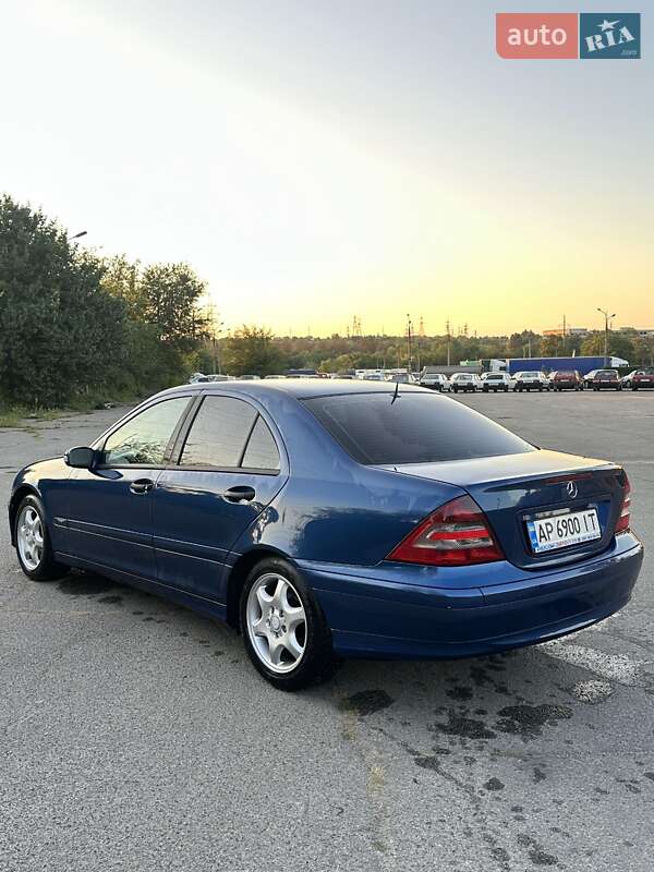 Седан Mercedes-Benz C-Class 2004 в Запоріжжі