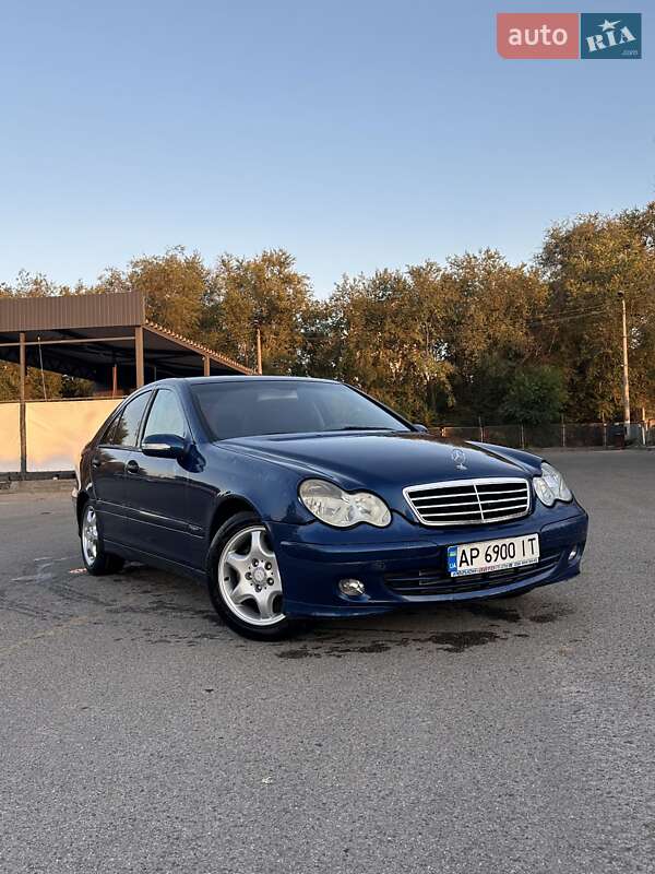 Mercedes-Benz C-Class 2004