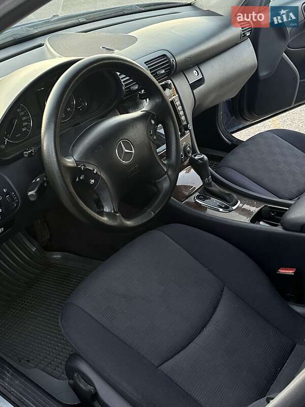 Седан Mercedes-Benz C-Class 2004 в Запоріжжі