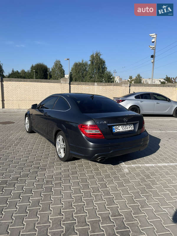 Купе Mercedes-Benz C-Class 2011 в Киеве фото 22 Купе Mercedes-Benz C-Class 2011 в Киеве