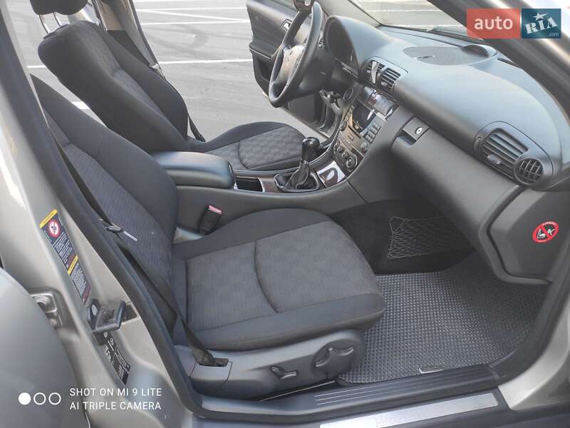 Универсал Mercedes-Benz C-Class 2004 в Киеве