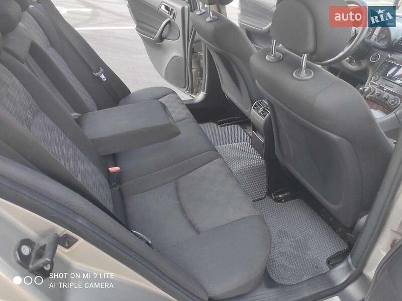 Универсал Mercedes-Benz C-Class 2004 в Киеве