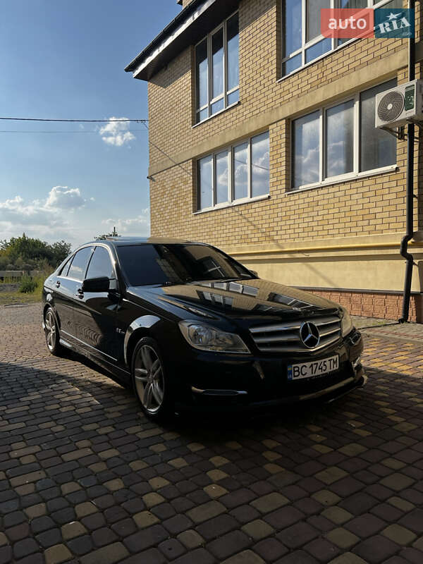Mercedes-Benz C-Class 2011