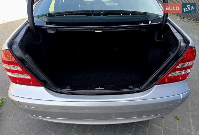 Седан Mercedes-Benz C-Class 2005 в Ивано-Франковске