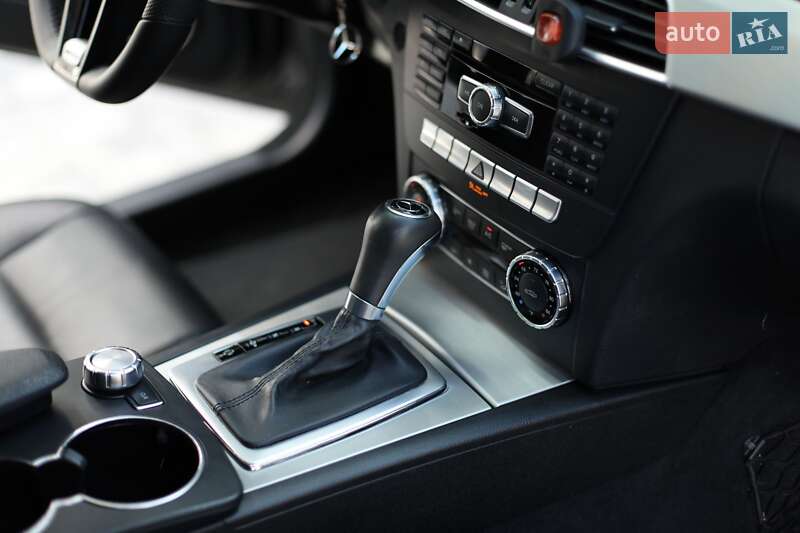 Седан Mercedes-Benz C-Class 2012 в Винниках